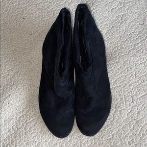 Rampage black faux suede booties size 9